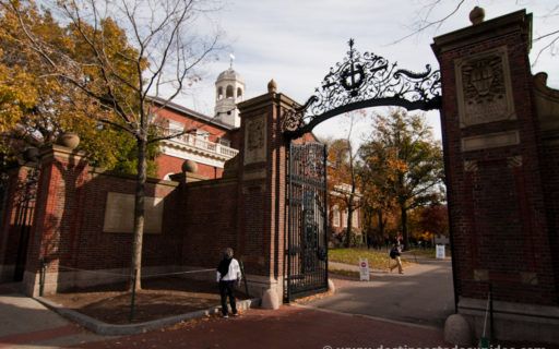 Johnston Gate, entrada a Harvard Yard desde Harvard Square