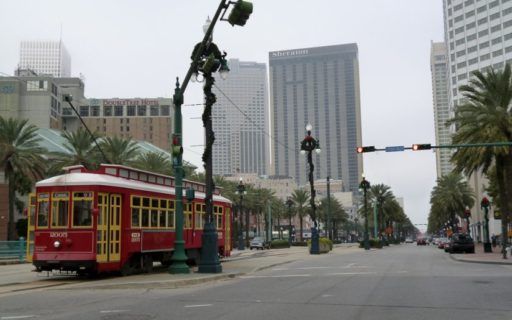 Tranvía pasando por Nueva Orleans