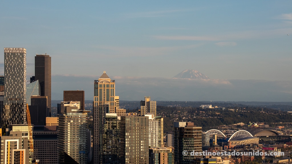 Monte Rainier y downtown de Seattle